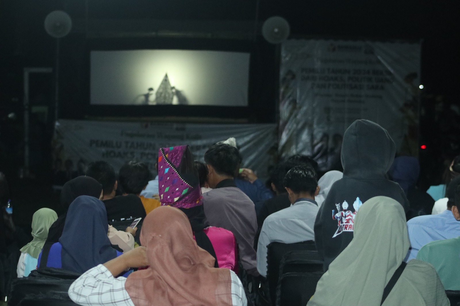 Cegah Hoaks, Sara dan Politik Uang Bawaslu NTB Syi'arkan Pengawasan Partisipatif Lewat Wayang Kulit