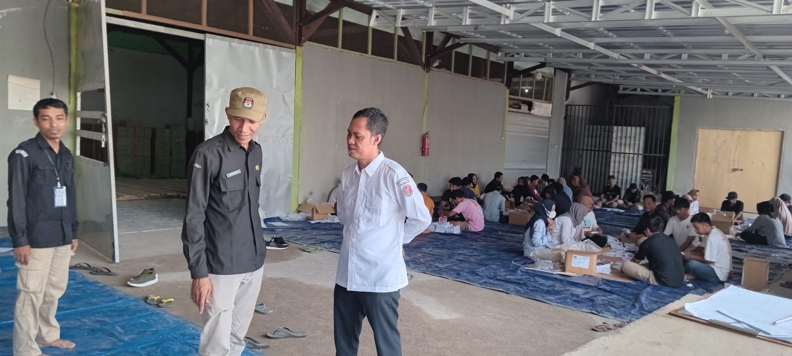 Pastikan Surat Suara Keadaan Baik, Bawaslu Lombok Utara Lakukan Pengawasan Melekat