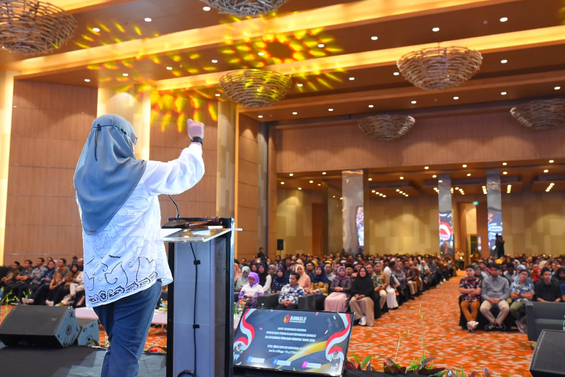 Bawaslu Gelar Rapat Koordinasi Nasional, Loly Suhenti Berikan Arahan Jangan Lupa Jalan Pulang.