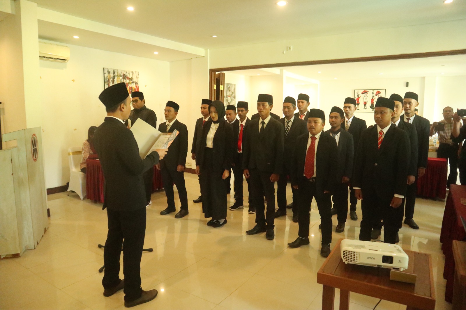 15 Panwaslu Kecamatan Resmi Terlantik - Deni Minta Panwascam Segera Lakukan Koordinasi Sesuai Tingkatan