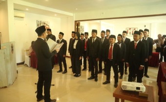 15 Panwaslu Kecamatan Resmi Terlantik - Deni Minta Panwascam Segera Lakukan Koordinasi Sesuai Tingkatan